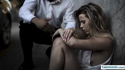 Дзіўныя гісторыі: бяздомная дзяўчынка-падлетак